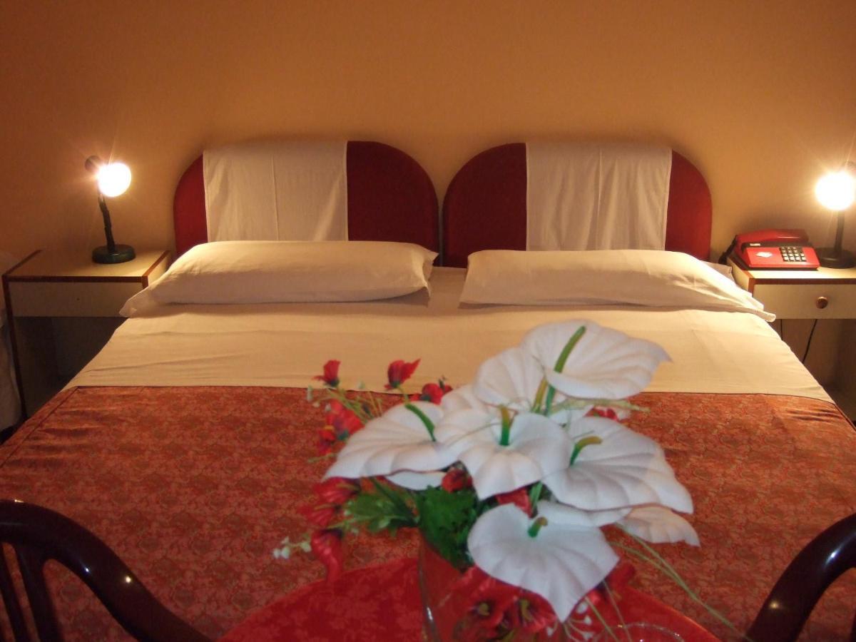 Hotel Torino Фалерна Стая снимка