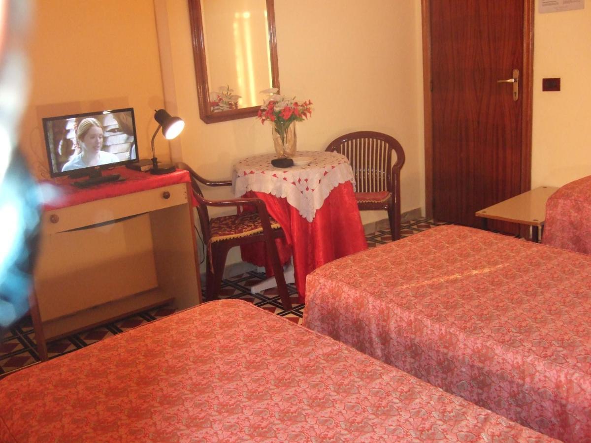 Hotel Torino Фалерна Стая снимка