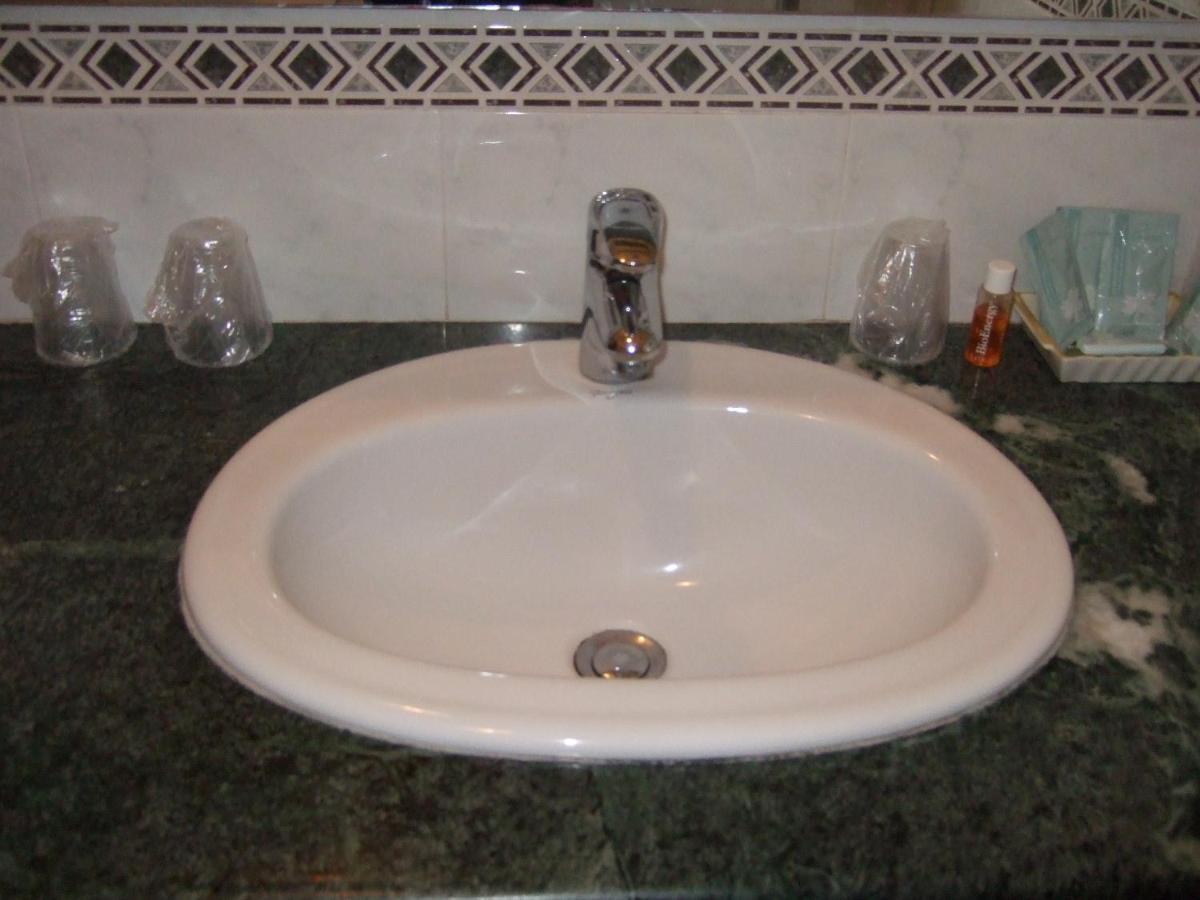 Hotel Torino Фалерна Стая снимка